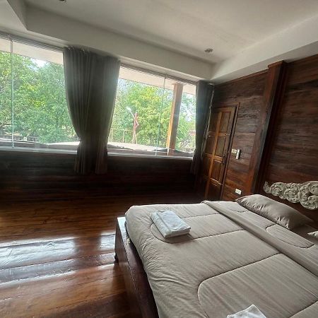 Une Jai Place เรือนอุ่นใจ Phimai Exterior photo