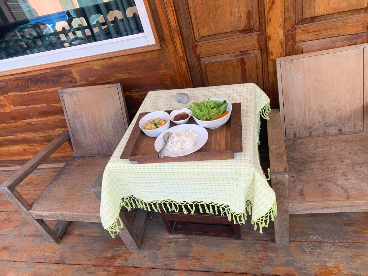 Une Jai Place เรือนอุ่นใจ Phimai Exterior photo