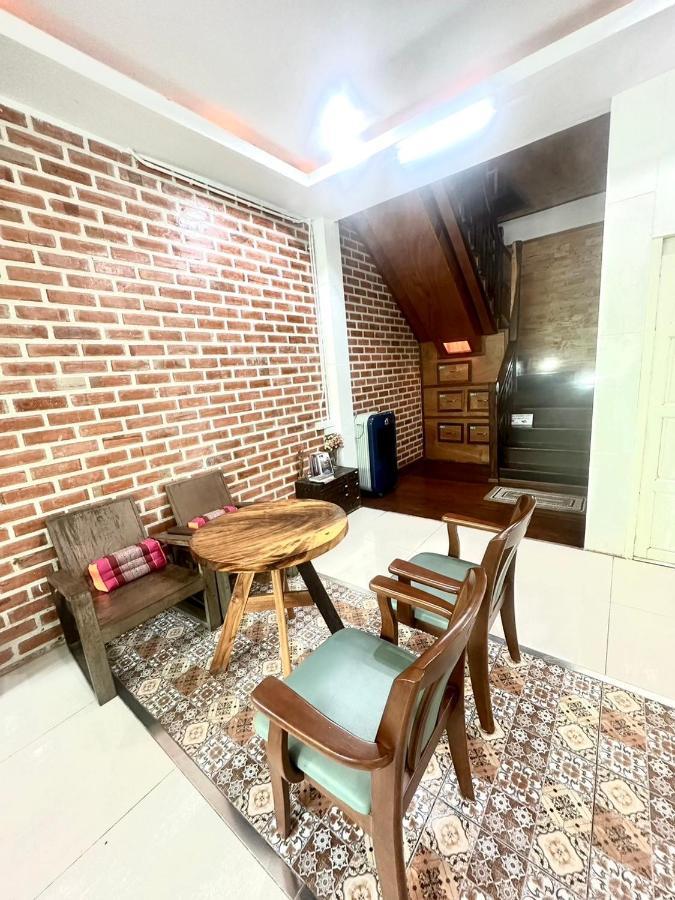Une Jai Place เรือนอุ่นใจ Phimai Exterior photo