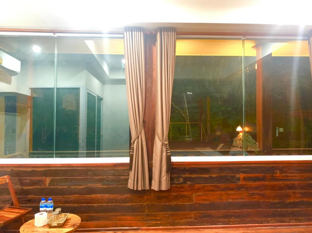 Une Jai Place เรือนอุ่นใจ Phimai Exterior photo